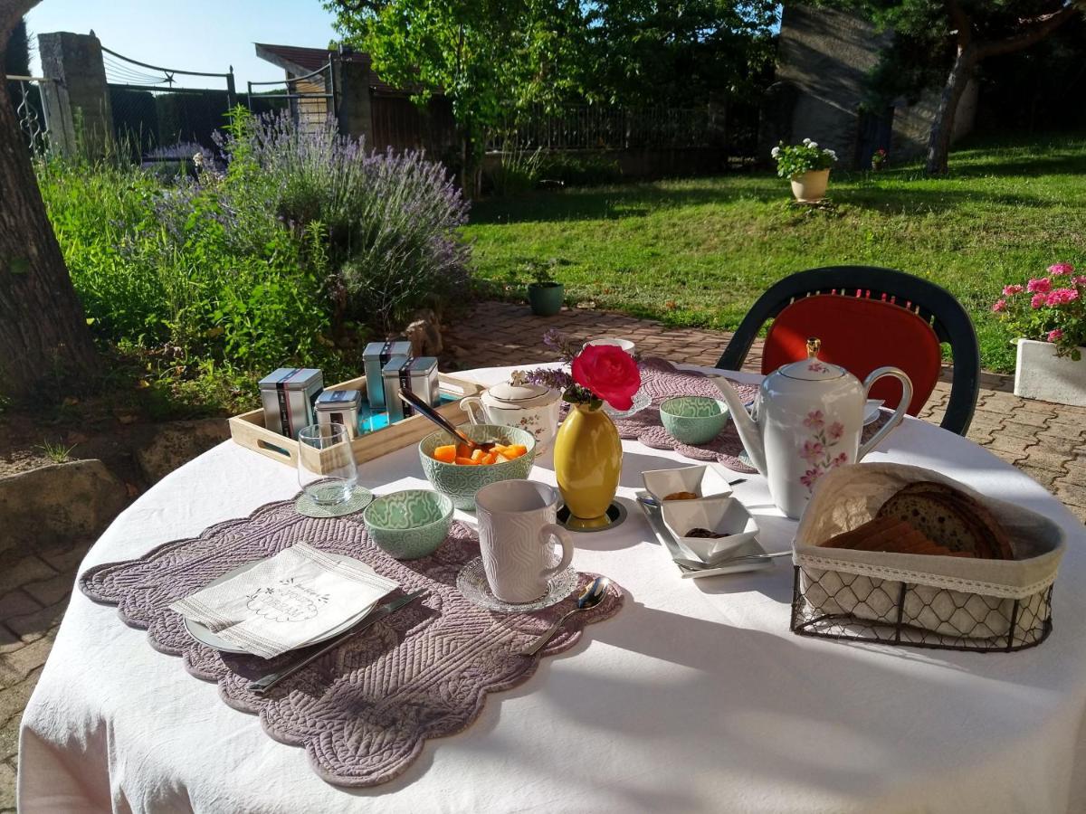 Les Bessonnes Bed and Breakfast Saint-Georges-Haute-Ville Exteriör bild