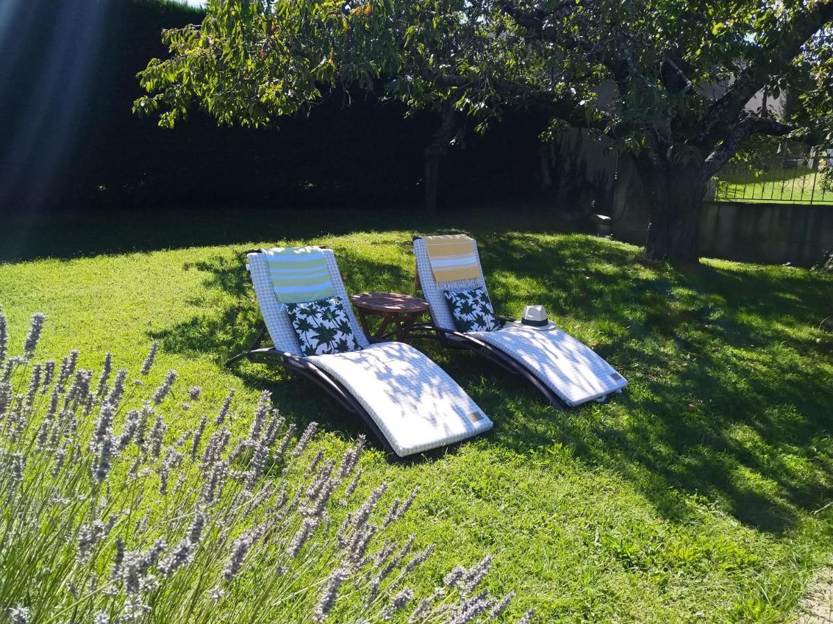 Les Bessonnes Bed and Breakfast Saint-Georges-Haute-Ville Exteriör bild