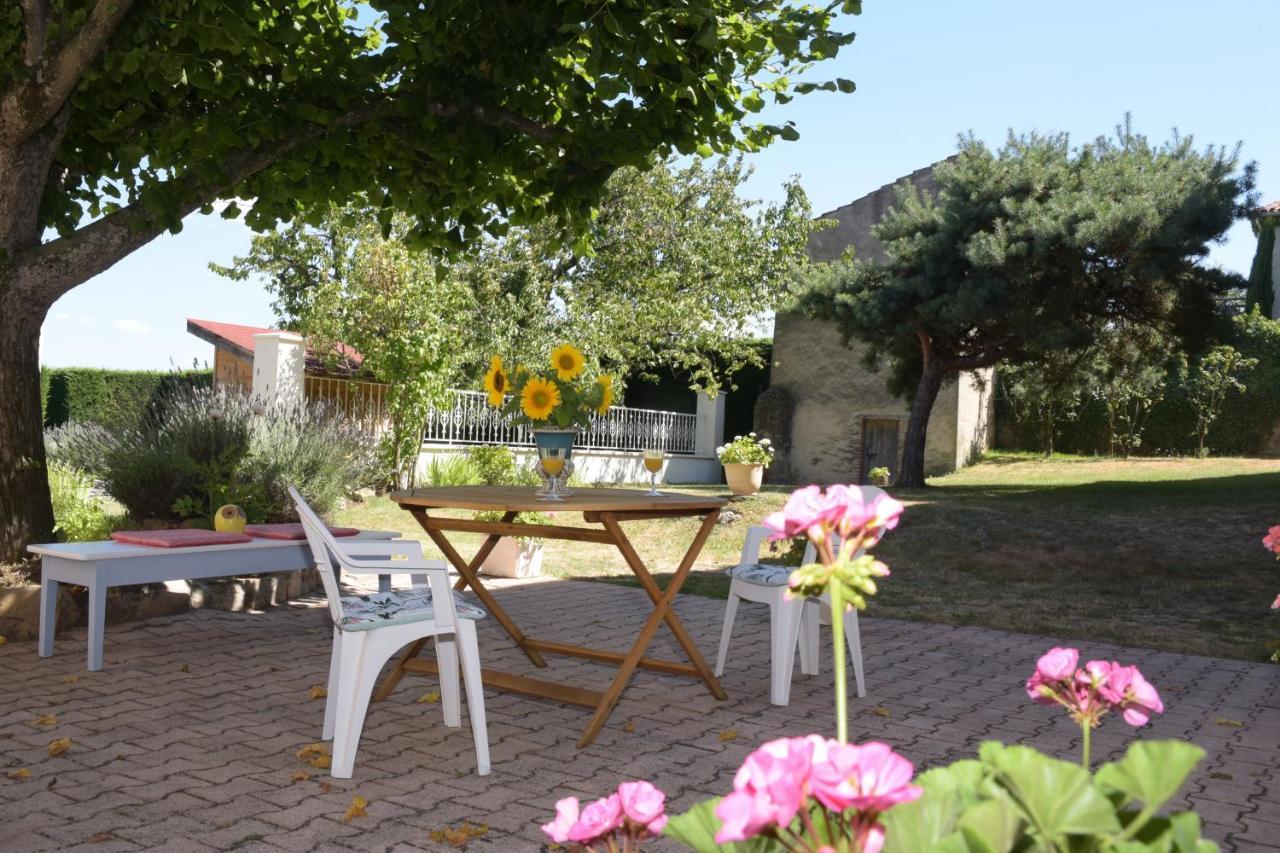 Les Bessonnes Bed and Breakfast Saint-Georges-Haute-Ville Exteriör bild
