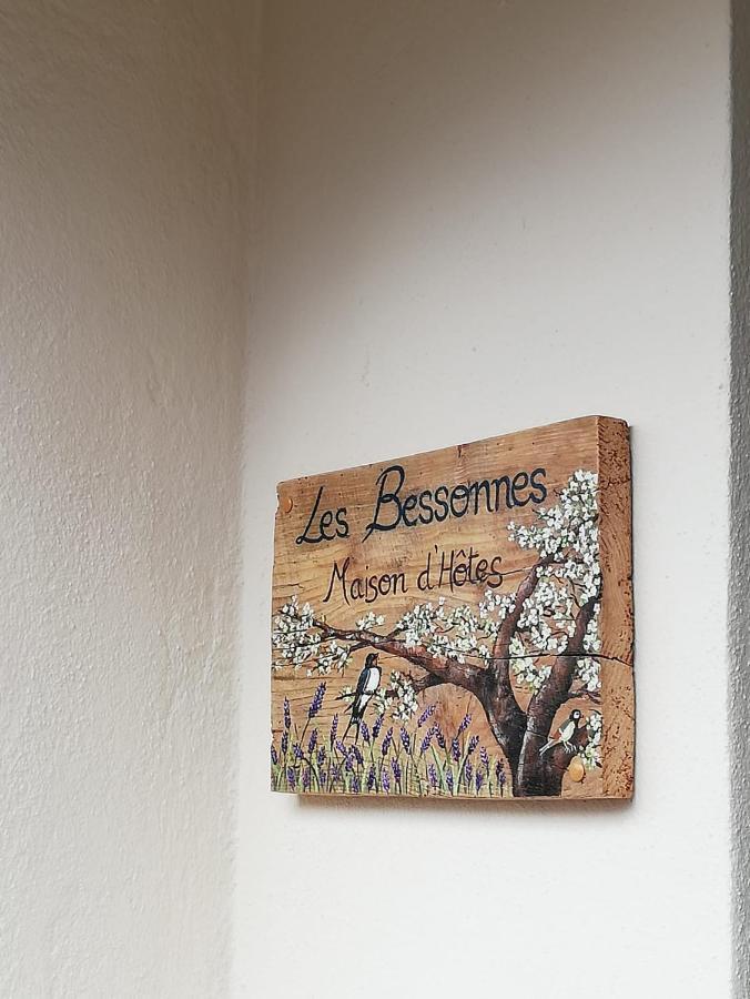 Les Bessonnes Bed and Breakfast Saint-Georges-Haute-Ville Exteriör bild