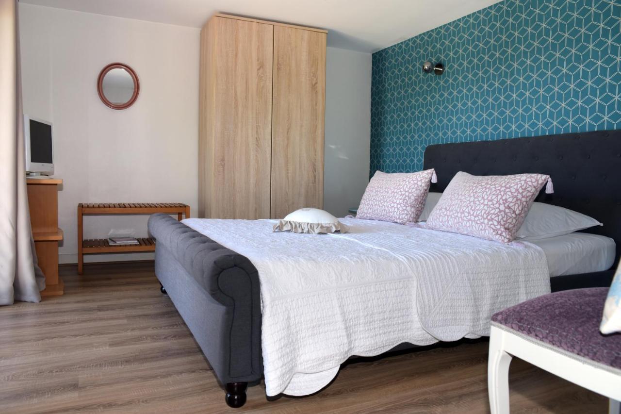 Les Bessonnes Bed and Breakfast Saint-Georges-Haute-Ville Exteriör bild